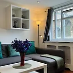 1 Bedroom Comfortable Flat In Kensington