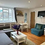 1 Bedroom Comfortable Flat In Kensington