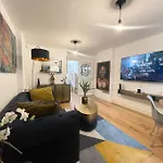 Immaculate Covent Garden Apartment