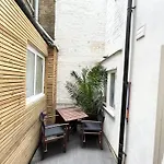 Immaculate Covent Garden Apartment