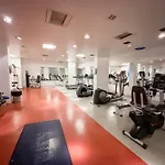 Lovely 1 Bedroom Apartment With Hottub, Sauna, Gym