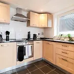 Stunning 2 Bedroom Riverside Apartment