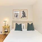 The Brunswick Retreat - Warm 3Bdr Flat With Balcony