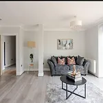 Tai Deluxe Suites