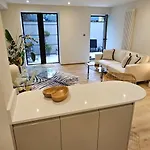 Stylish New 2 Bedroom Apartment