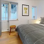 Chic Chelsea Apartment Steps From Kings Road