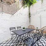 Chic Chelsea Apartment Steps From Kings Road