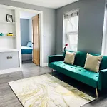 Bright Flat Near To Tower Bridge
