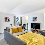 Elegant Apartment In The Heart Of Chelsea Sleeps 7