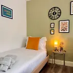 Vibrant Studio 30Min To Central London & Free Wifi