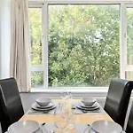 3-Bedroom With Parking In Maida Vale