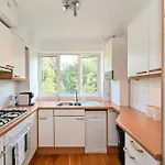 3-Bedroom With Parking In Maida Vale