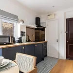 Luxurious Studio Retreat - La Reserve Knightsbridge