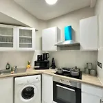Comfortable Apartment Near Hyde Park