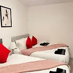 Luxe Stays Sleeps 14 - Wandsworth & Putney Bridge - 4 Bedrooms