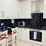 Luxe Stays Sleeps 14 - Wandsworth & Putney Bridge - 4 Bedrooms