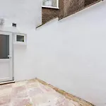 Three Bedrooms 3 Bathrooms Apartment In London
