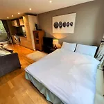 Happy River Thames View Entire Apartment