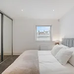 2 Bedroom Apartment In Kings Cross, London, N1