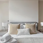 Enchanting Hideaway - La Reserve South Kensington