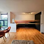 London Pad On Thames