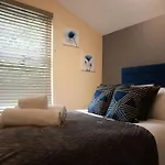 Modern Stylish 2 Bedroom Apartment In East London