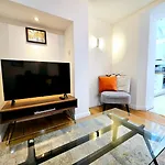 Charming Hyde Park Private Accommodation With Back Patio By Lancaster Gate And Paddington Station