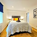 Charming Hyde Park Private Accommodation With Back Patio By Lancaster Gate And Paddington Station