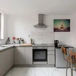 A Very Large Modern Room Which Can Take Up To 4 Guest
