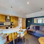 Heart Of London Flat With Balcony