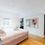 Heart Of London Flat With Balcony
