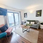 1 Bedroom Flat With Free Parking In Canary Wharf Near London Musuem