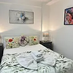 Oxford Street Beautiful Studio Apartment