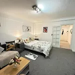 Oxford Street Beautiful Studio Apartment