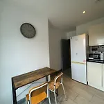 2 Bedroom Flat In Euston 2 Mins Away From Station, No Lift