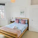 Lovely 3 Bedroom Maisonette With Private Roof Terrace In Hammersmith