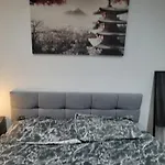 Private Rm In A 2 Bed Near 4 Train Stations