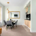 Modern Flat 5 Min To Holland Park!