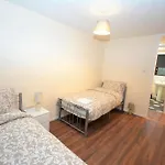 Spacious 3 Bedroom House In Beckton London
