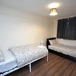 Spacious 3 Bedroom House In Beckton London