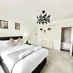 Central London Two Bedroom Apartment