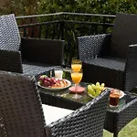 Chic Bayswater Luxury Retreat