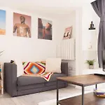 Central London 4-Sleeper Oasis