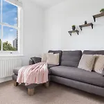 Luxury 4 Bedroom Flat With Stunning Shard View From Terrace In Central London! Next To Station, Sleeps 9
