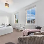 Luxury 4 Bedroom Flat With Stunning Shard View From Terrace In Central London! Next To Station, Sleeps 9