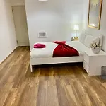 Central London 3 Bedroom Flat, Oxford Circus, W1W