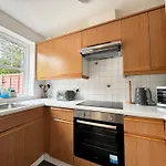 3 Bed House With Parking And Garden Near Tower Bridge