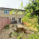 3 Bed House With Parking And Garden Near Tower Bridge