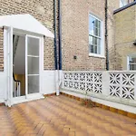 Studio Very Close Baker Street