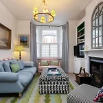 Veeve - A Leafy Retreat